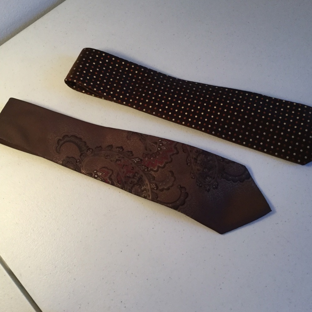WINDBRIDGE/VAN HEUSEN ~ Lot Of 2 Men’s Design Ties